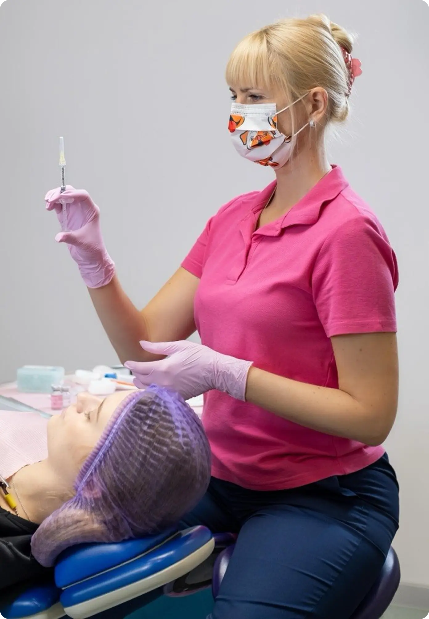 Hanna performing a mesotherapy treatment